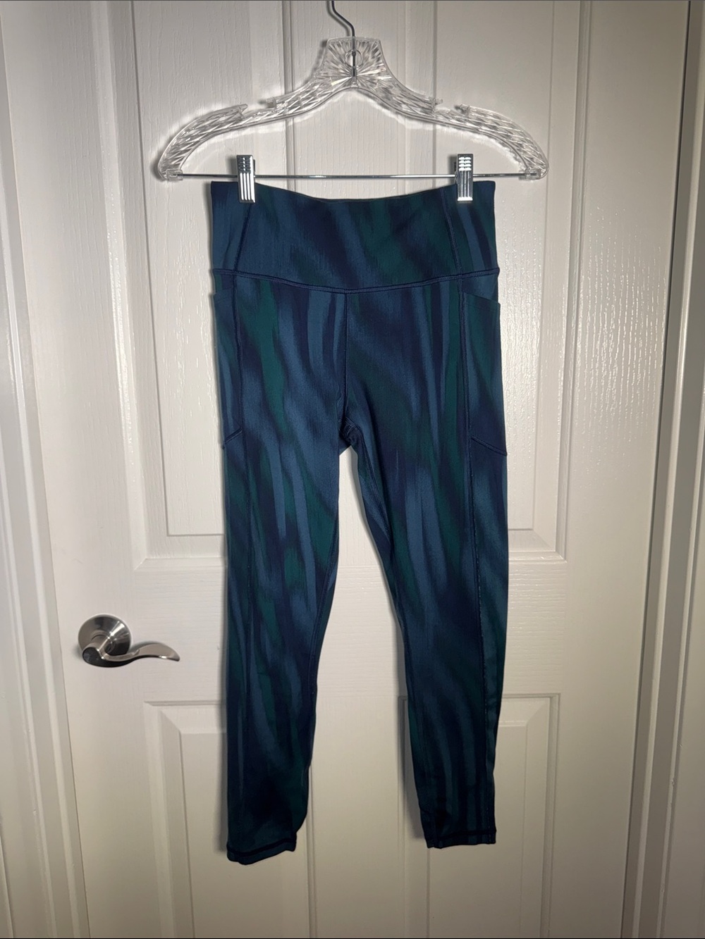 Victoria’s Secret High-Waist Blue & Green Patterned Capri Length Leggings - Sz S